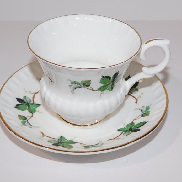 Vintage Staffordshire England Bone China Tea Cup & Saucer Green Vines - Picture 2 of 11